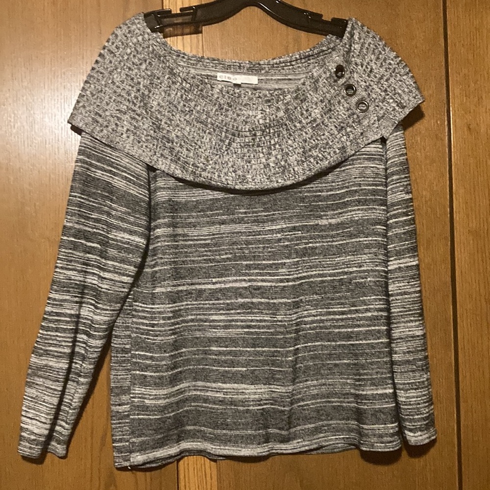 “Marilyn” Grommet Sweater, size XL